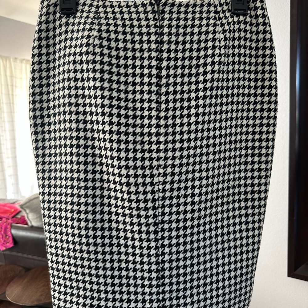 White House Black Market Houndstooth Pencil Skirt - Picture 2 of 2